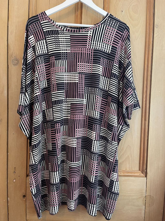 Masai Short Sleeved Grey Pattern Top Medium Top